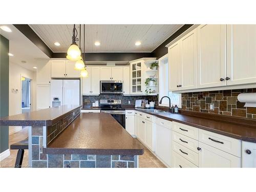 4097 Riverside St Street, Millbank, ON - Indoor Photo Showing Kitchen