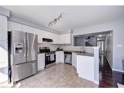 3-125 Black Bridge Road, Cambridge, ON - Indoor Photo Showing Kitchen With Upgraded Kitchen