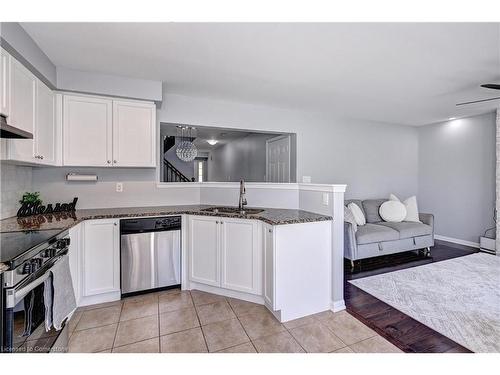 3-125 Black Bridge Road, Cambridge, ON - Indoor Photo Showing Kitchen