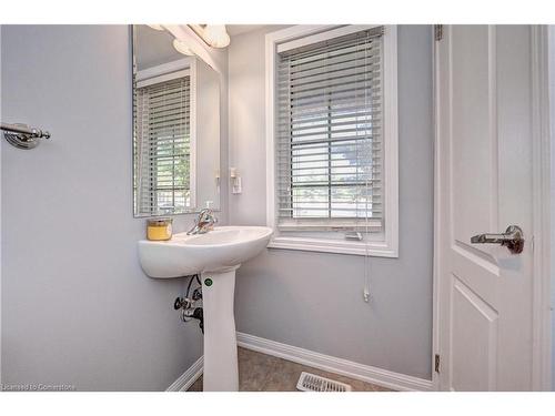 3-125 Black Bridge Road, Cambridge, ON - Indoor Photo Showing Bathroom