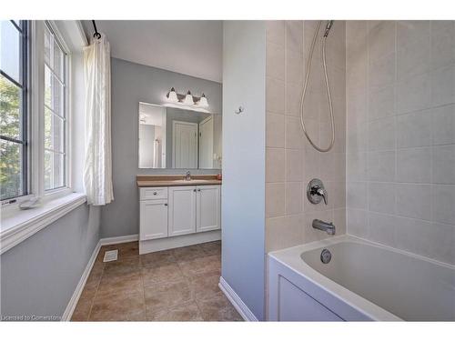 3-125 Black Bridge Road, Cambridge, ON - Indoor Photo Showing Bathroom