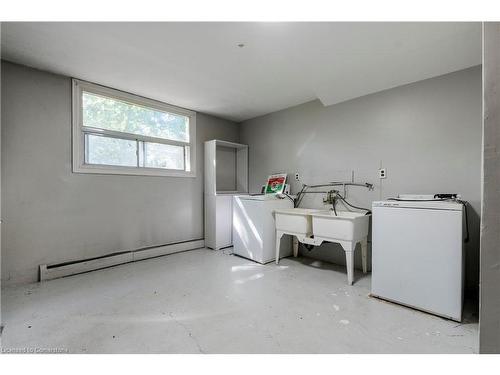 199 Ahrens Street W, Kitchener, ON - Indoor Photo Showing Laundry Room