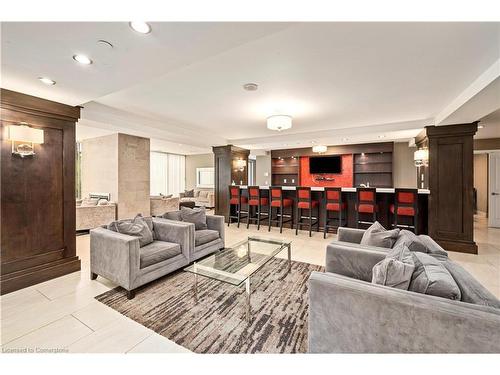 1710-330 Ridout Street N, London, ON - Indoor Photo Showing Living Room