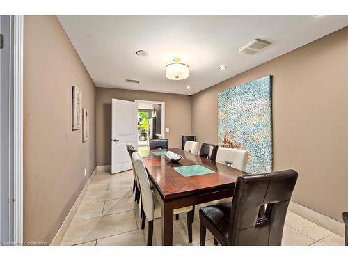 1710-330 Ridout Street N, London, ON - Indoor Photo Showing Dining Room