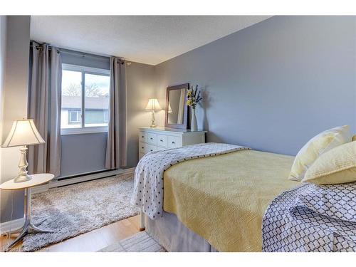 14-2651 Aquitaine Avenue, Mississauga, ON - Indoor Photo Showing Bedroom