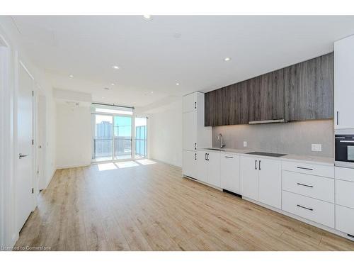 1706-741 King Street W, Kitchener, ON - Indoor Photo Showing Kitchen