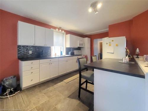 37 Elmwood Avenue, Cambridge, ON - Indoor Photo Showing Kitchen