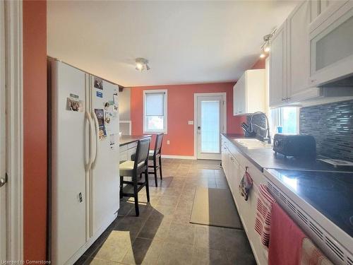 37 Elmwood Avenue, Cambridge, ON - Indoor Photo Showing Kitchen