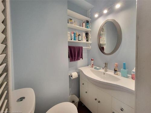 37 Elmwood Avenue, Cambridge, ON - Indoor Photo Showing Bathroom