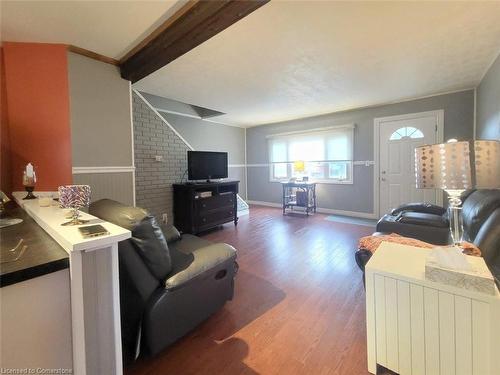 37 Elmwood Avenue, Cambridge, ON - Indoor Photo Showing Living Room