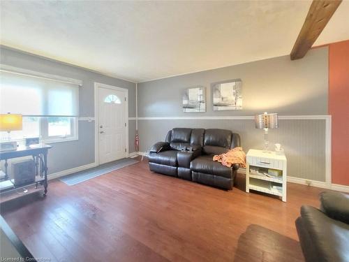 37 Elmwood Avenue, Cambridge, ON - Indoor Photo Showing Living Room