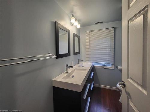 37 Elmwood Avenue, Cambridge, ON - Indoor Photo Showing Bathroom