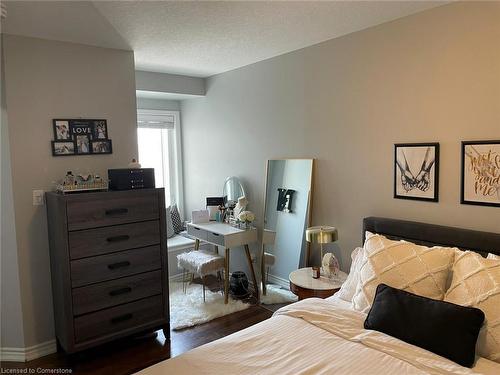 518 Goldenrod Lane, Kitchener, ON - Indoor Photo Showing Bedroom