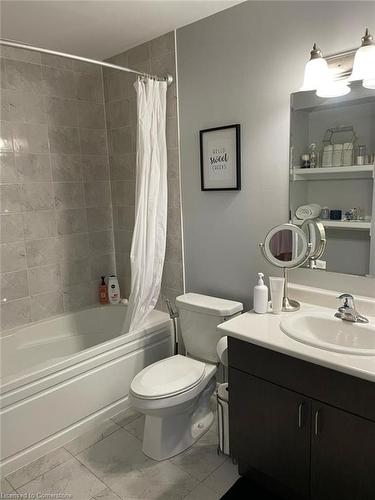 518 Goldenrod Lane, Kitchener, ON - Indoor Photo Showing Bathroom