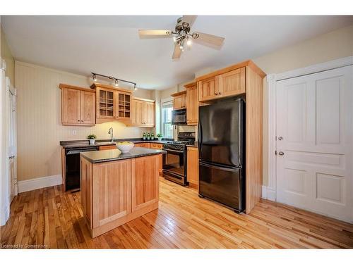 37 Merion Street, Guelph, ON - Indoor Photo Showing Kitchen