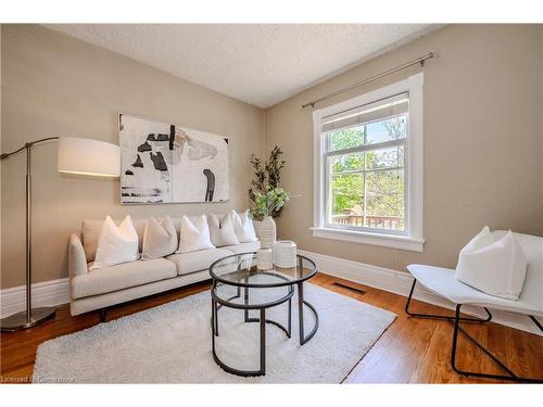 37 Merion Street, Guelph, ON - Indoor Photo Showing Living Room