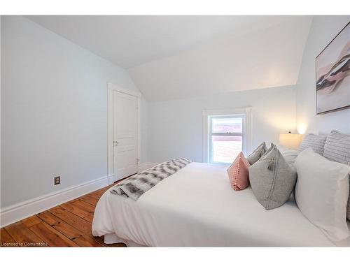 37 Merion Street, Guelph, ON - Indoor Photo Showing Bedroom