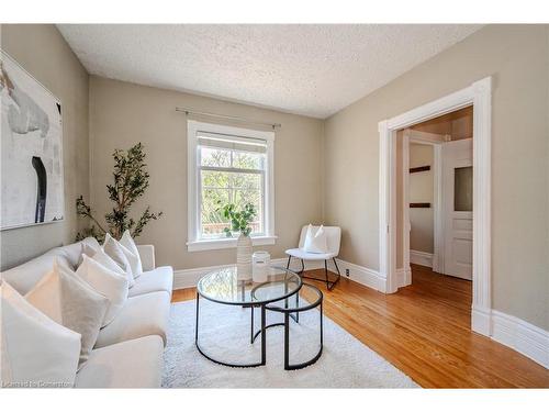 37 Merion Street, Guelph, ON - Indoor Photo Showing Living Room