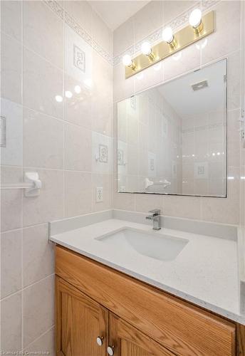 102 Flaherty Drive, Guelph, ON - Indoor Photo Showing Bathroom