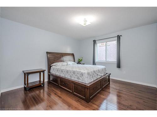 102 Flaherty Drive, Guelph, ON - Indoor Photo Showing Bedroom