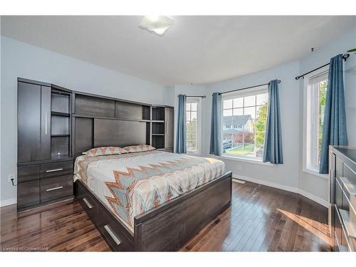 102 Flaherty Drive, Guelph, ON - Indoor Photo Showing Bedroom