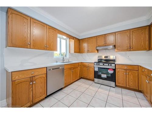 102 Flaherty Drive, Guelph, ON - Indoor Photo Showing Kitchen