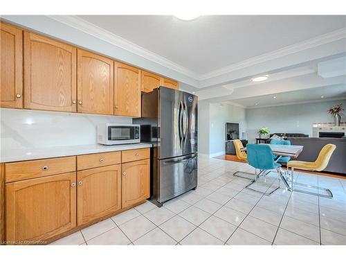 102 Flaherty Drive, Guelph, ON - Indoor Photo Showing Kitchen