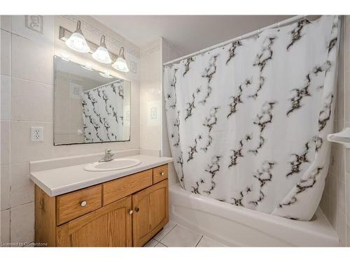 102 Flaherty Drive, Guelph, ON - Indoor Photo Showing Bathroom