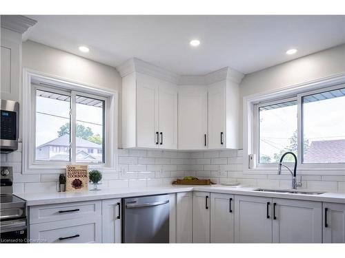 69 Clarke Street N, Woodstock, ON - Indoor Photo Showing Kitchen With Upgraded Kitchen