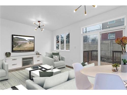 1-278 Hunter Street, Woodstock, ON - Indoor Photo Showing Living Room