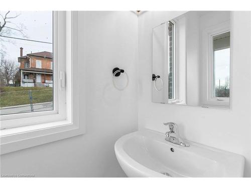 1-278 Hunter Street, Woodstock, ON - Indoor Photo Showing Bathroom