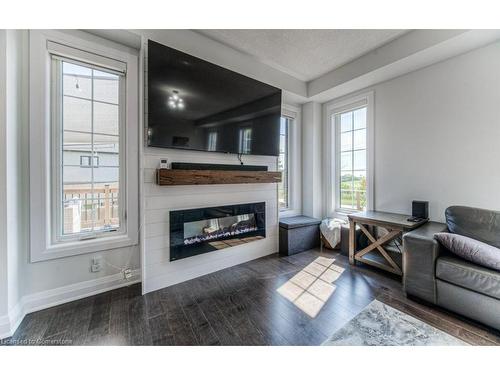 280 Chokecherry Crescent, Waterloo, ON - Indoor Photo Showing Living Room With Fireplace