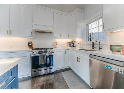 280 Chokecherry Crescent, Waterloo, ON - Indoor Photo Showing Kitchen With Stainless Steel Kitchen