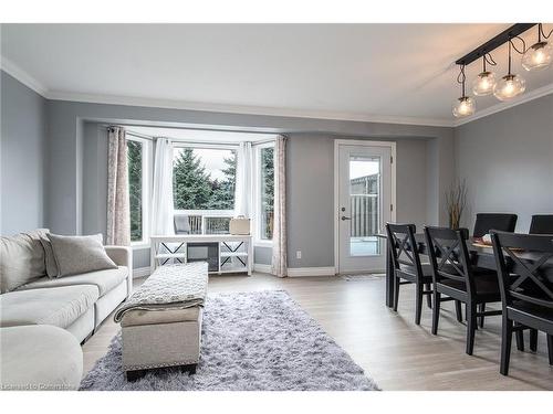 1-505 Oakvale Drive, Waterloo, ON - Indoor Photo Showing Living Room