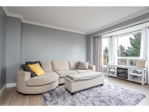 1-505 Oakvale Drive, Waterloo, ON - Indoor Photo Showing Living Room