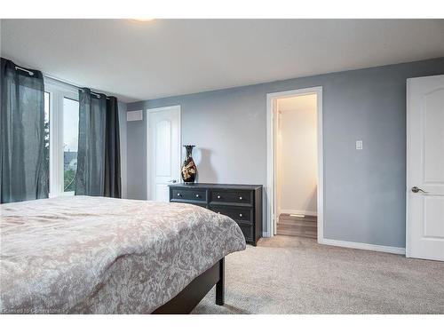 1-505 Oakvale Drive, Waterloo, ON - Indoor Photo Showing Bedroom