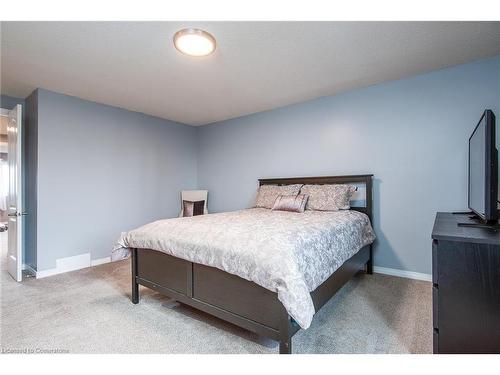 1-505 Oakvale Drive, Waterloo, ON - Indoor Photo Showing Bedroom