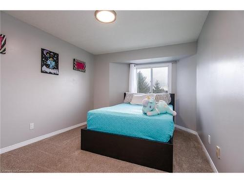 1-505 Oakvale Drive, Waterloo, ON - Indoor Photo Showing Bedroom