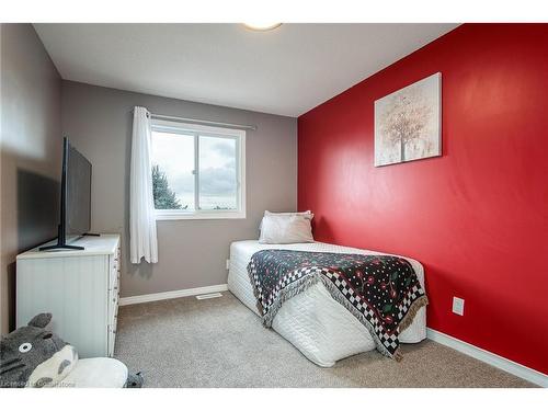 1-505 Oakvale Drive, Waterloo, ON - Indoor Photo Showing Bedroom