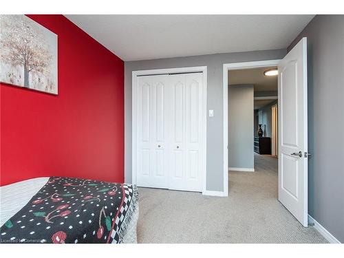 1-505 Oakvale Drive, Waterloo, ON - Indoor Photo Showing Bedroom