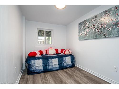 1-505 Oakvale Drive, Waterloo, ON - Indoor Photo Showing Bedroom