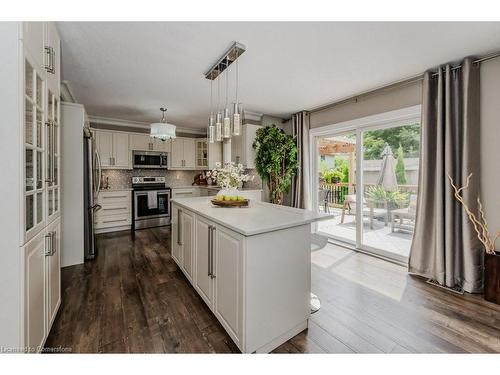 517 Peach Blossom Court, Kitchener, ON - Indoor Photo Showing Kitchen