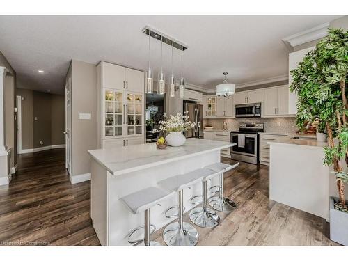 517 Peach Blossom Court, Kitchener, ON - Indoor Photo Showing Kitchen With Upgraded Kitchen