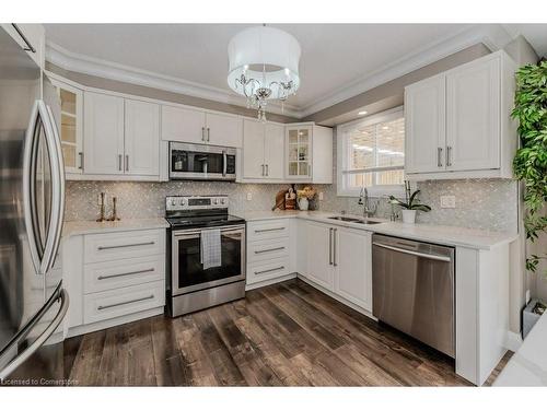 517 Peach Blossom Court, Kitchener, ON - Indoor Photo Showing Kitchen With Double Sink With Upgraded Kitchen