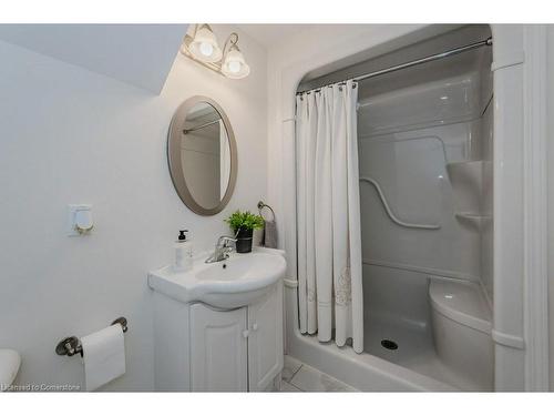 517 Peach Blossom Court, Kitchener, ON - Indoor Photo Showing Bathroom