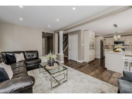 517 Peach Blossom Court, Kitchener, ON - Indoor Photo Showing Living Room