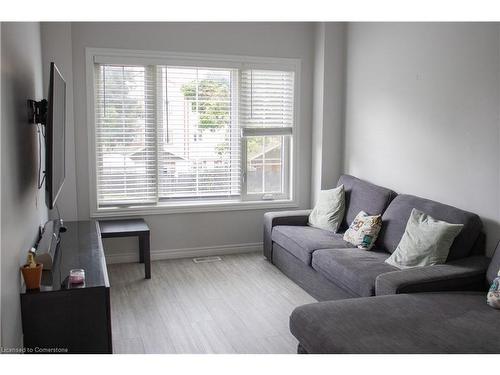 1187 Duke Street, Cambridge, ON - Indoor Photo Showing Living Room