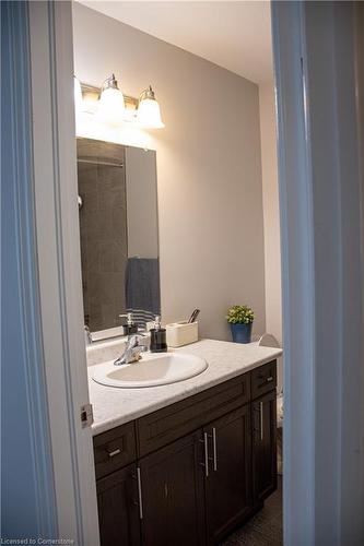 1187 Duke Street, Cambridge, ON - Indoor Photo Showing Bathroom