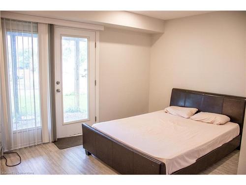 1187 Duke Street, Cambridge, ON - Indoor Photo Showing Bedroom