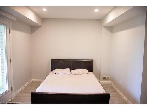 1187 Duke Street, Cambridge, ON - Indoor Photo Showing Bedroom